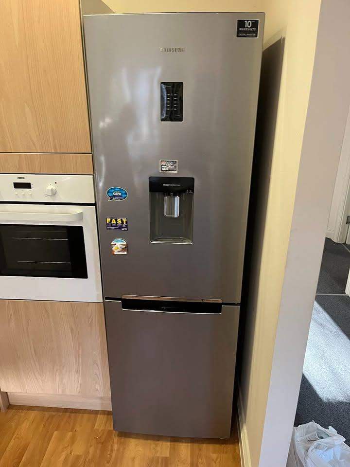 Samsung Series 6 Fridge Freezer 70/30 RB31FDRNDSA Silver With Water Dispenser