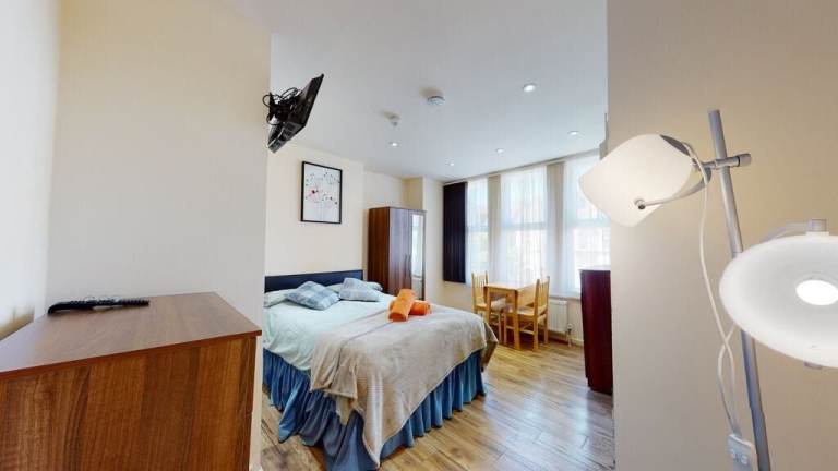 Studio to rent on Ash Grove, London