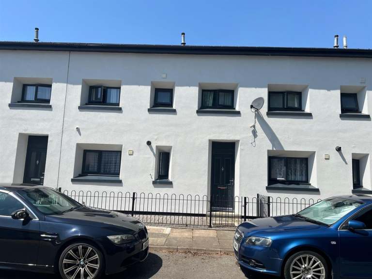 4 bedroom house in Opossum Way, Hounslow