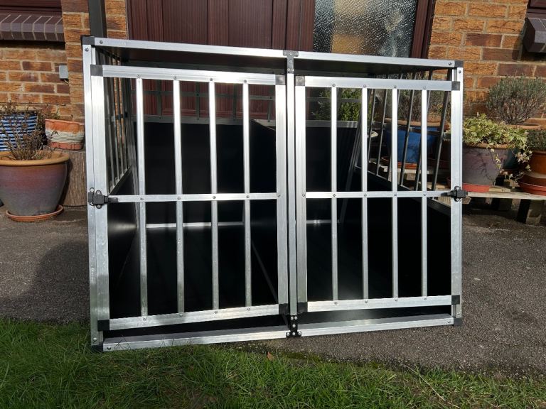 Twin/Double Dog Crate - Excellent condition, barely used