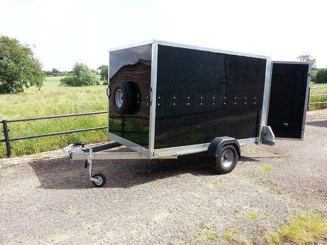 Box Trailer Single Axle 8' x 5' x 5' Black or White - Tickners