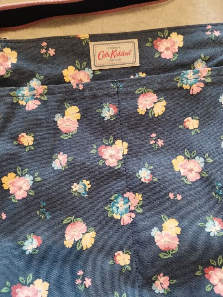 Cath Kidston Messenger Bag Navy Bag in Excellent Condition 