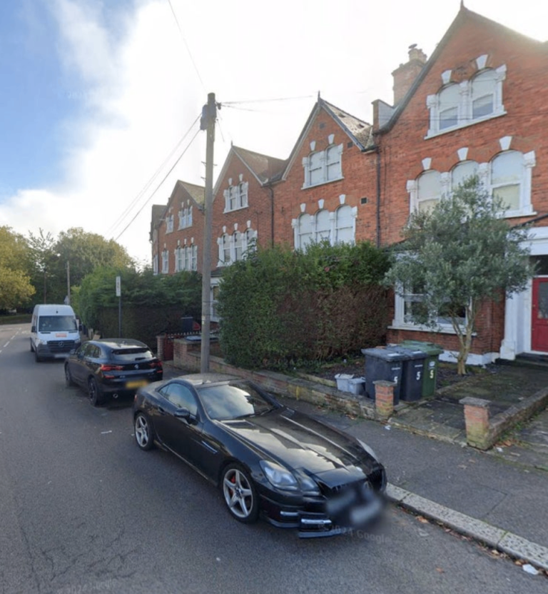 2 BED FLAT ON CHAMPION CRESENT SYDENHAM