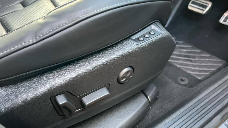 2022 DS Automobiles DS 7 Crossback 1.6 E-TENSE 13.2kWh Opera Crossback 5dr Petrol Plug-in Hybrid ...