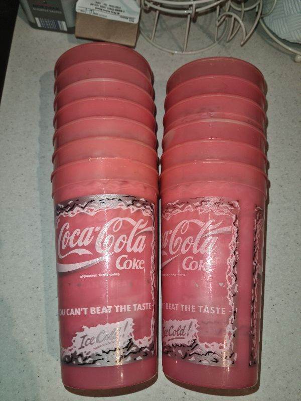 13xplastic Coca-Cola cups. Colour shifting. Very good condition. Cafe, restaurant, catering van
