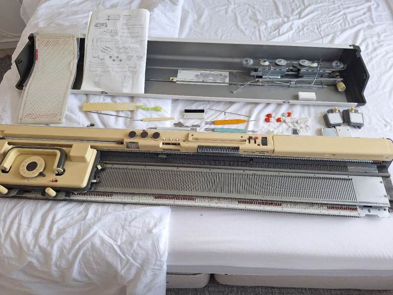 Knitmaster 700 Knitting Machine & Accessories