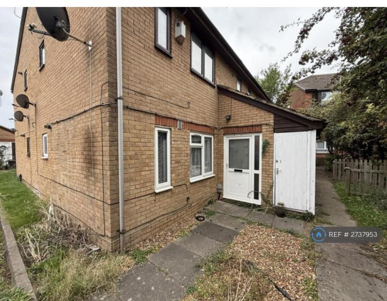 Studio flat in Bader Gardens, Slough, SL1 (#2737953)