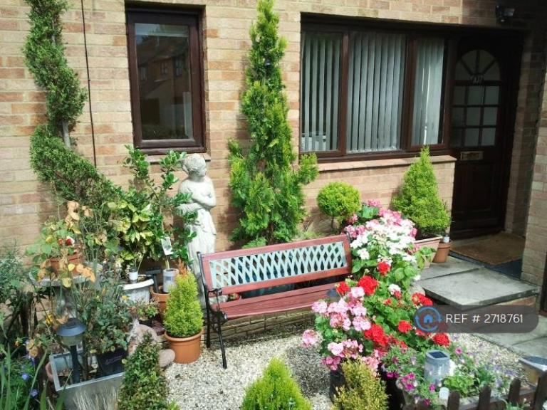 1 bedroom flat in Clay Hill, Milton Keynes, MK8 (1 bed) (#2718761)