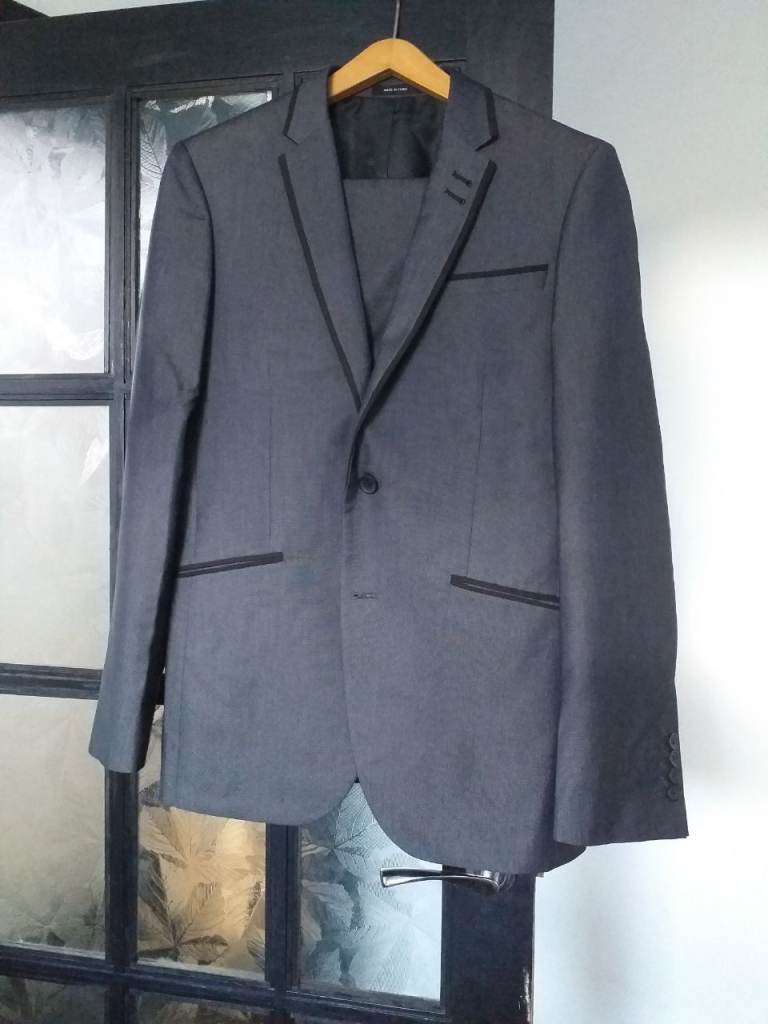 Prom suit for teenage boy