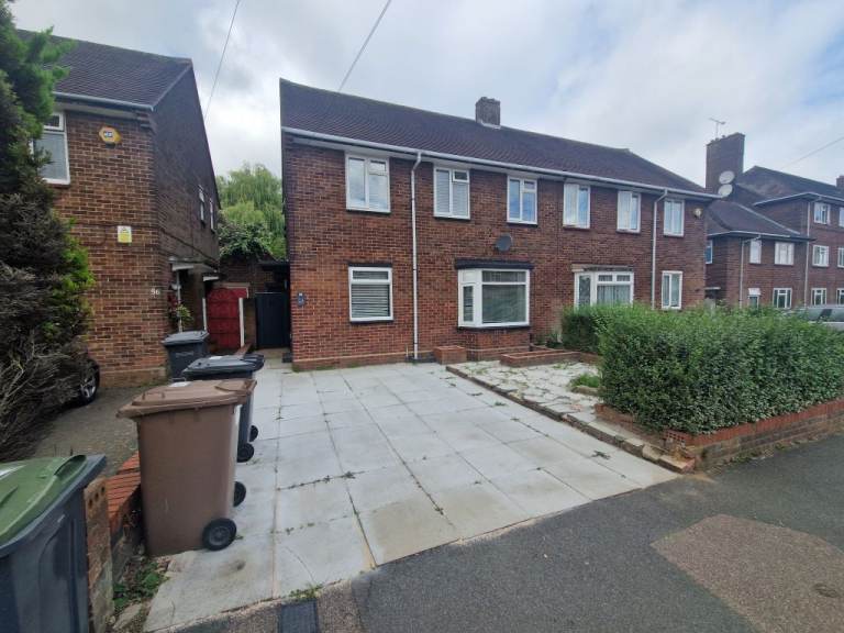 Newly refurbished 3 bedroom family home