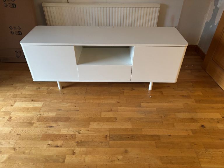 GLOSS WHITE TV /MEDIA UNIT WITH STORAGE 