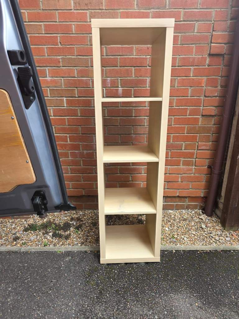 Standing shelf