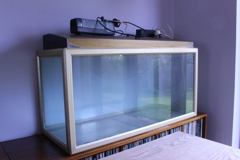 Old Fish Tank with Lid, Pump and Light 