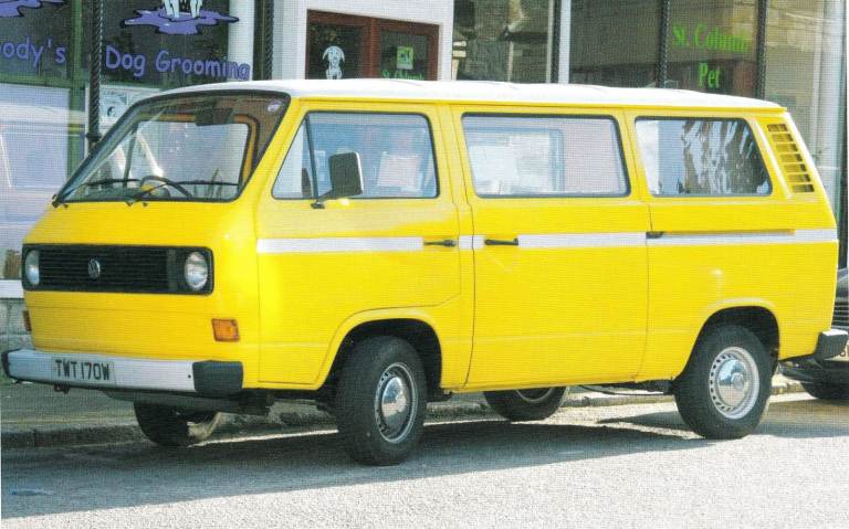 24. A framed magazine original featuring Aircooled T3 VW/Volkswagen Camper Reg TWT170W