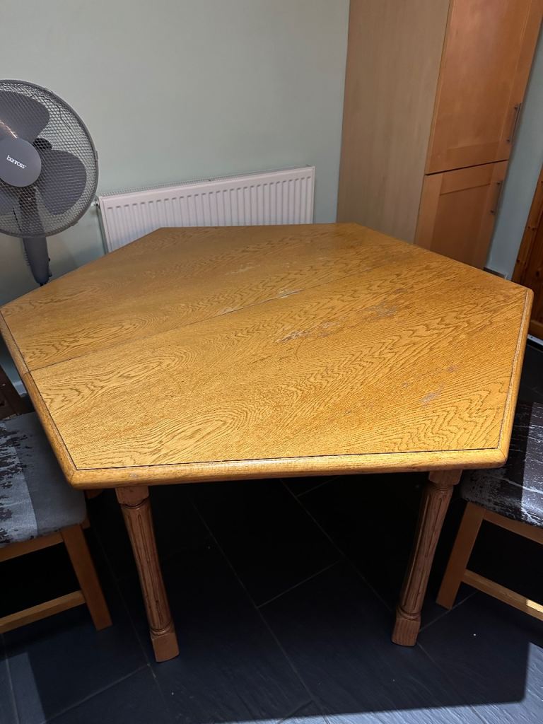 Oak dining table with 4 chairs 