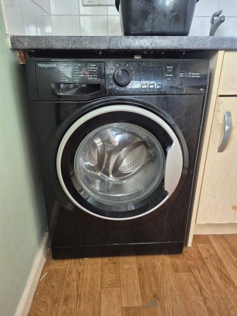 Hotpoint Black Washing Machine – Good Condition, Fully Working