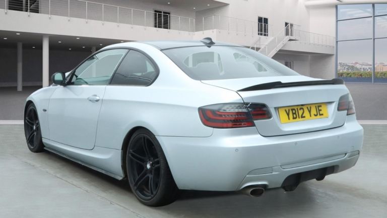 2012 BMW 3 Series 2012 320d Sport Plus 2dr Step Auto COUPE SILVER SAT NAV FULL LEATHER COUPE Dies...