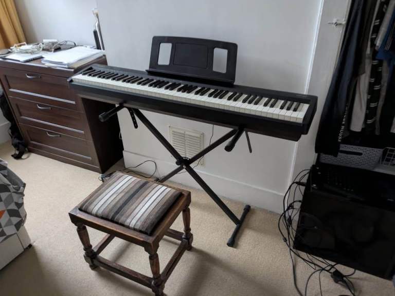 Roland FP-10 digital piano | 88 weighted keys | Includes stand, pedal + 4 books