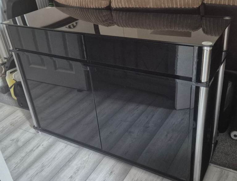 Black gass/high gloss sideboard 