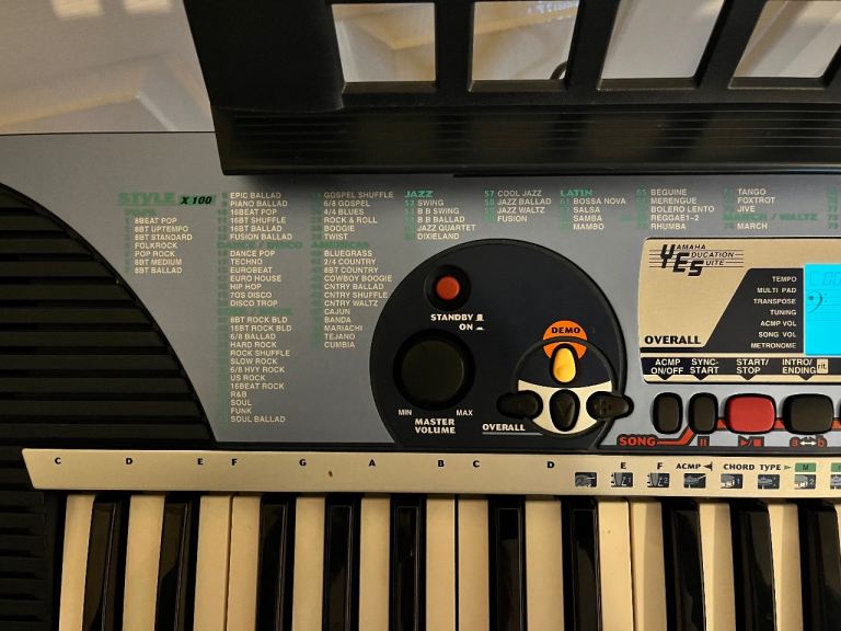 Yamaha PSR-140 Portatone Keyboard with Power Supply
