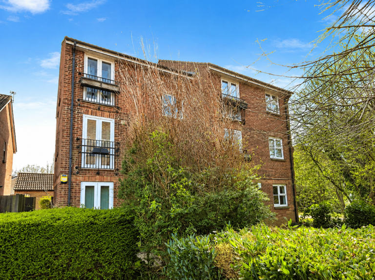 2 Bed Flat in Slough