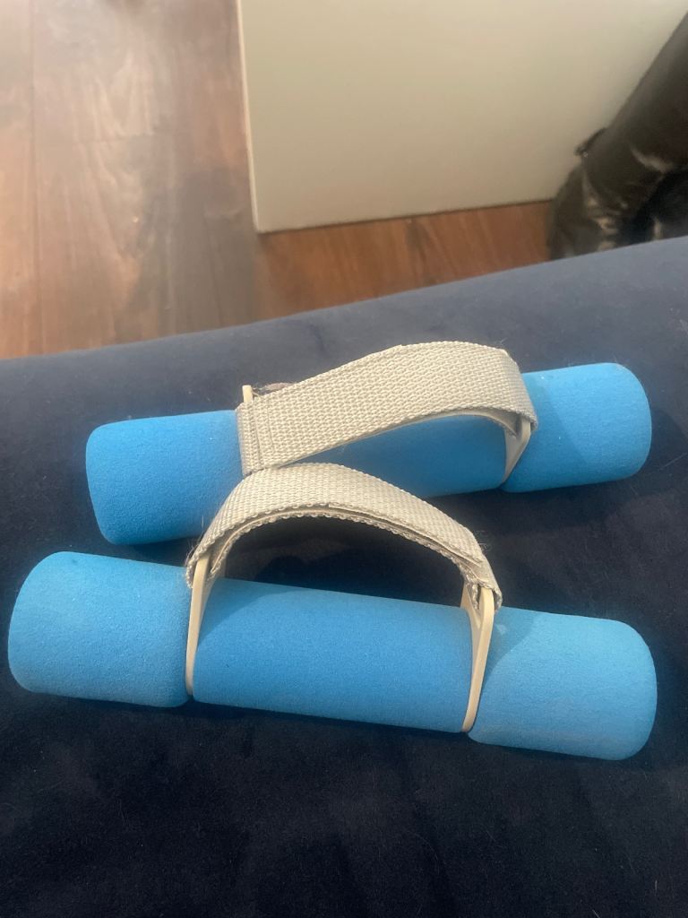 image for 2x 1kg weights -£5 total!