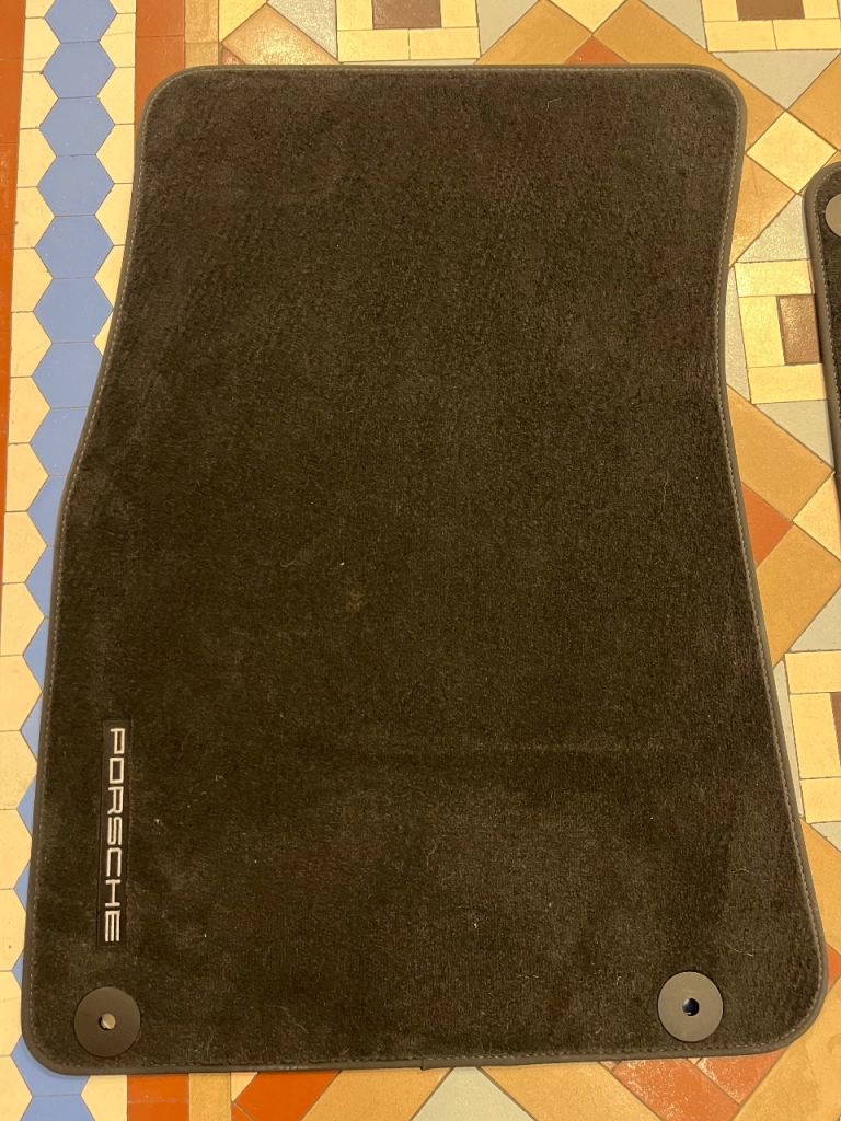 Genuine Porsche Macan Black Carpet Floor Mats – 72 plate – Used Once