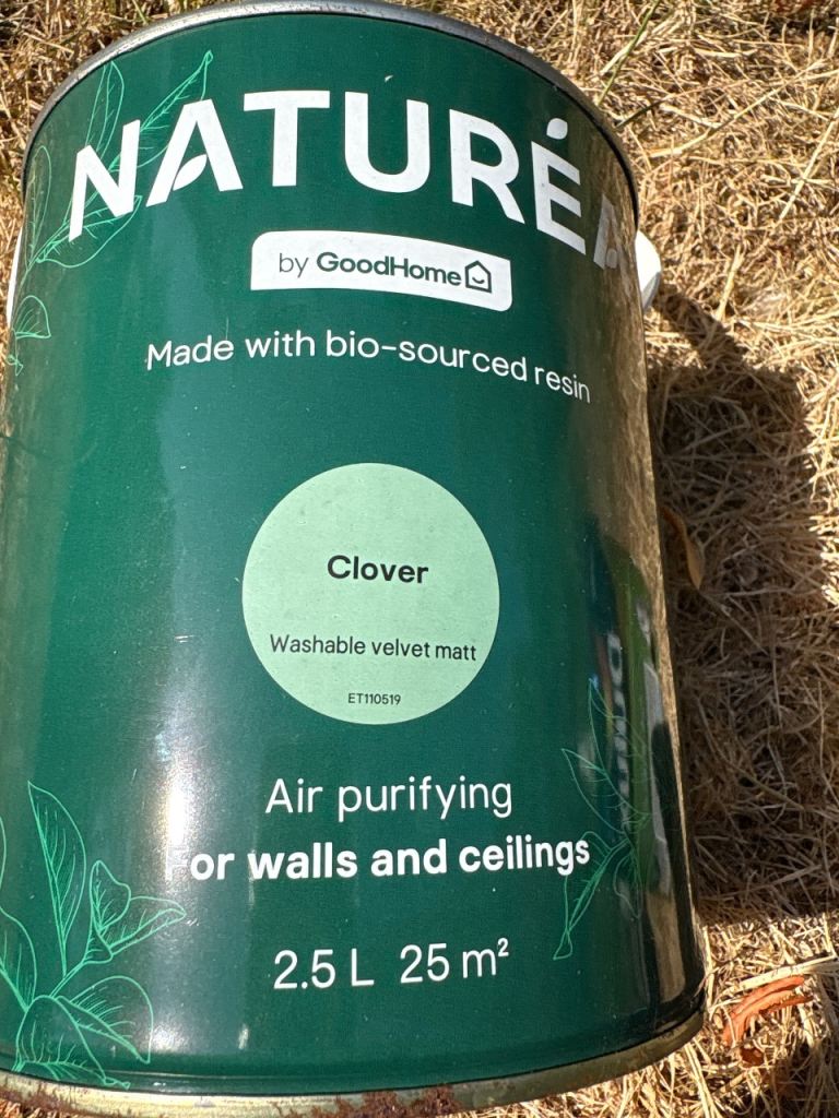 2.5lt clover green emulsion paint-