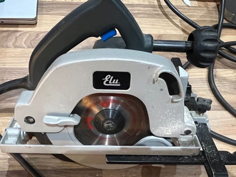 ELU Circular Saw/Rip Saw in good condition.
