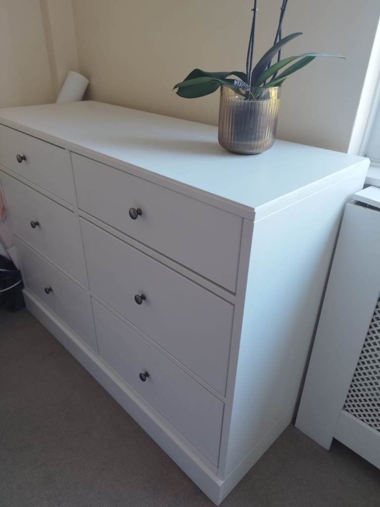 White Chest of Drawers with 6 Drawers – Amazing Condition
