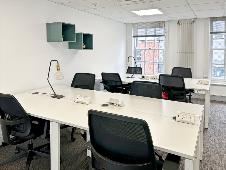 Belfast - BT11LU \ Hot Desk in a Ready-to-Use Coworking Space