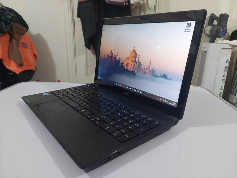 Acer Laptop [Core i3/4GB/128GB/Windows 11 Pro]