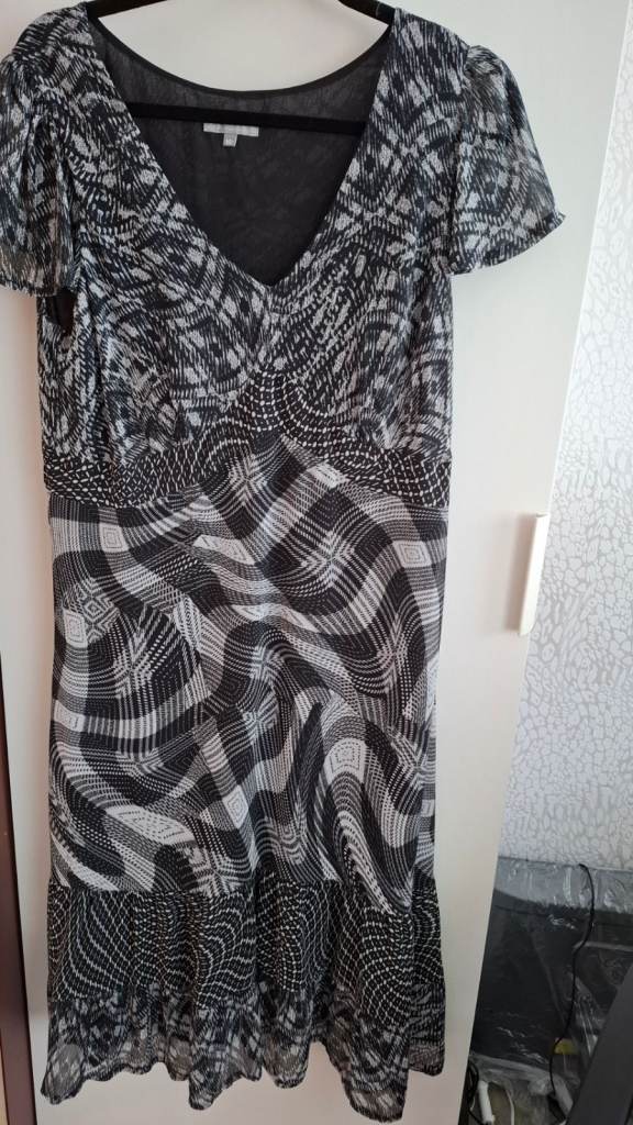 Black, grey and White Patterned Summer Dress – Excellent Condition