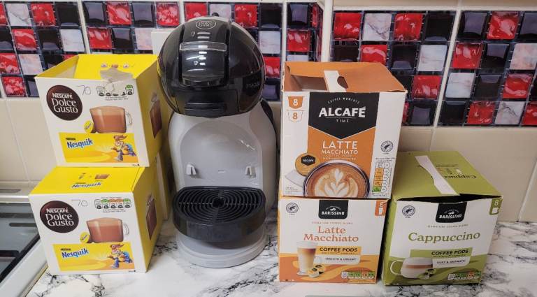 Dolce Gusto Piccolo Coffee Machine with Pods – Good Condition