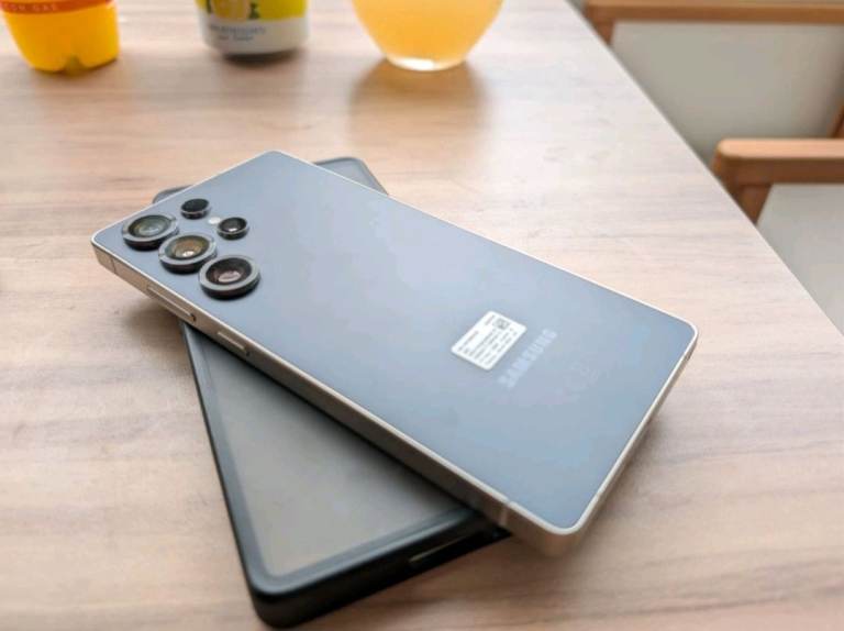 Samsung Galaxy S25 Ultra 256GB 12GB RAM Titanium Black Grade A* condition