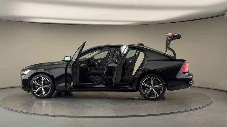 2023 Volvo S60 Plus Dark B5 (250 hp) Saloon Petrol/Electric Hybrid Automatic