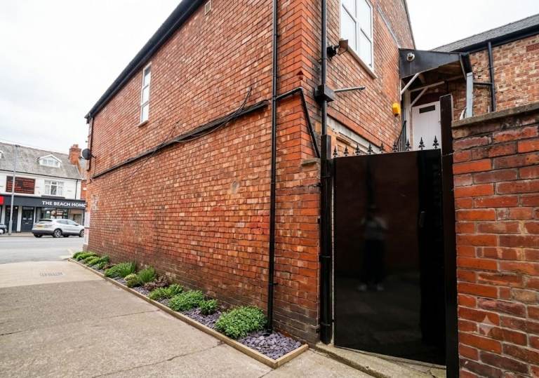 3 bedroom semi-detached house to rent - M20