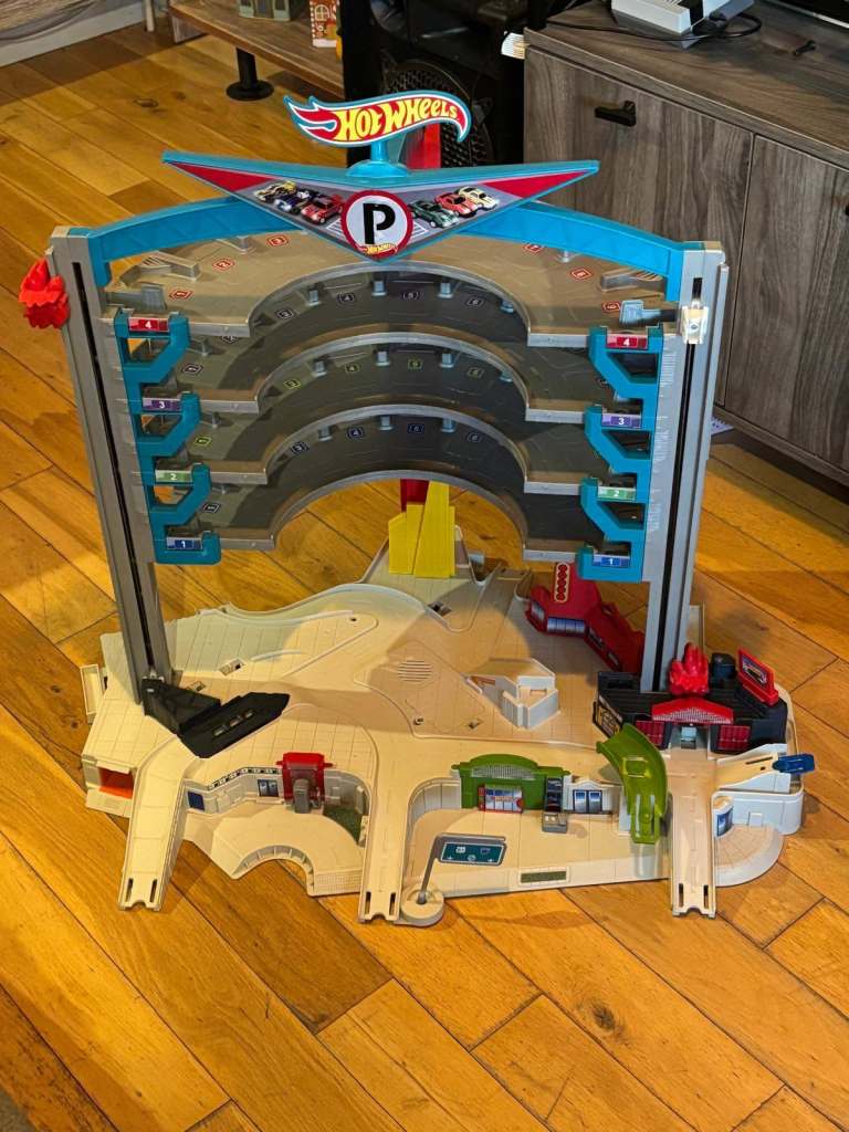 Hot Wheels 4-Level Garage 