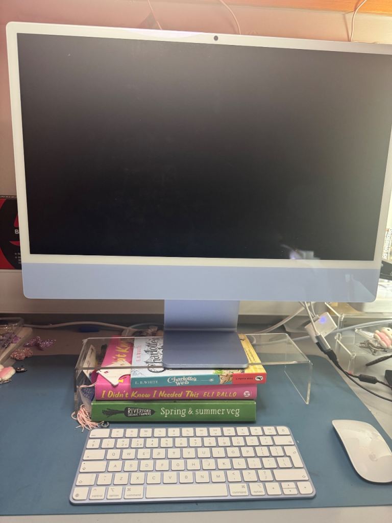 Apple iMac M4 (2024) with Magic Keyboard and Mouse