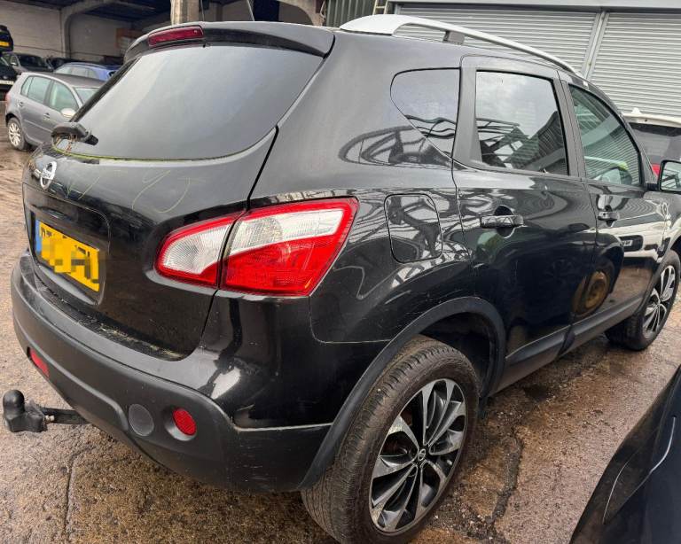 Breaking spare parts nissan qashqai 