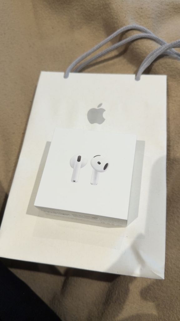 Apple brand new boxed airpods 4