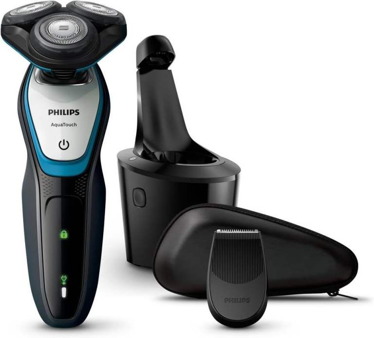 Philips AquaTouch S5070 electric shaver.