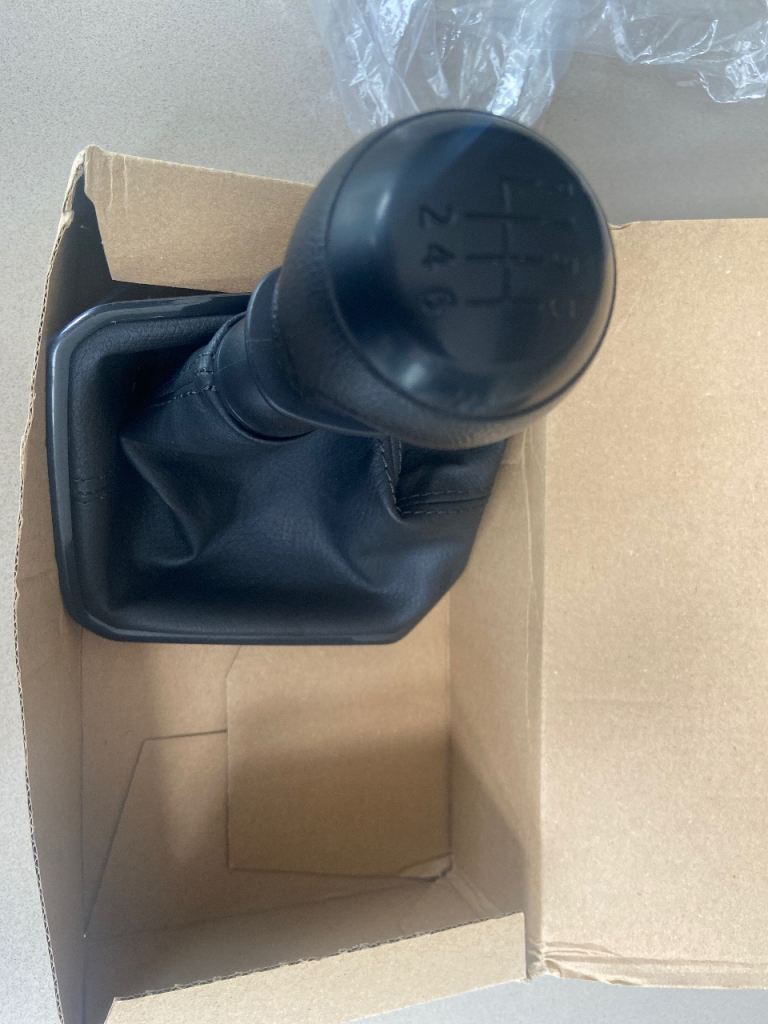 VW Transporter 6.1 Gear knob and Gaiter