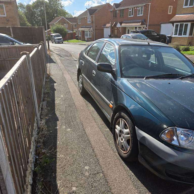 Toyota Avensis Hatchback (2002) - 1.8 Petrol / Automatic - MOT Dec 2026