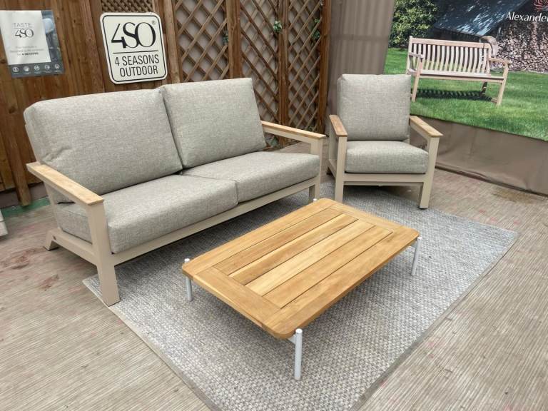 4 seasons outdoors brand new rrp £2695, free coffee table included