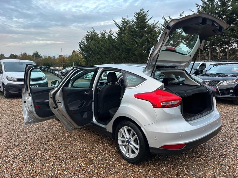 2015 Ford Focus 1.0T EcoBoost Zetec Euro 6 (s/s) 5dr HATCHBACK Petrol Manual