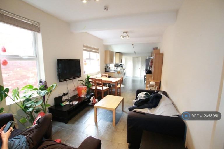 6 bedroom house in College Road, Reading, RG6 (6 bed) (#2853051)