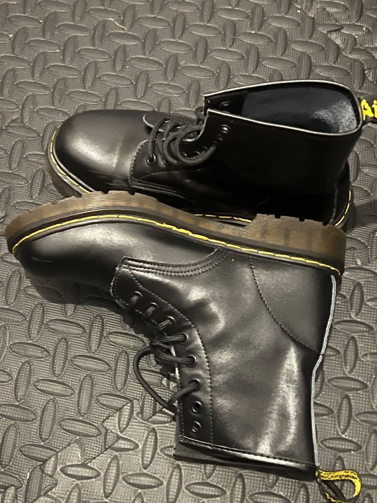 Dr. Martens AW006 Black Leather Boots UK 6  As Good As New