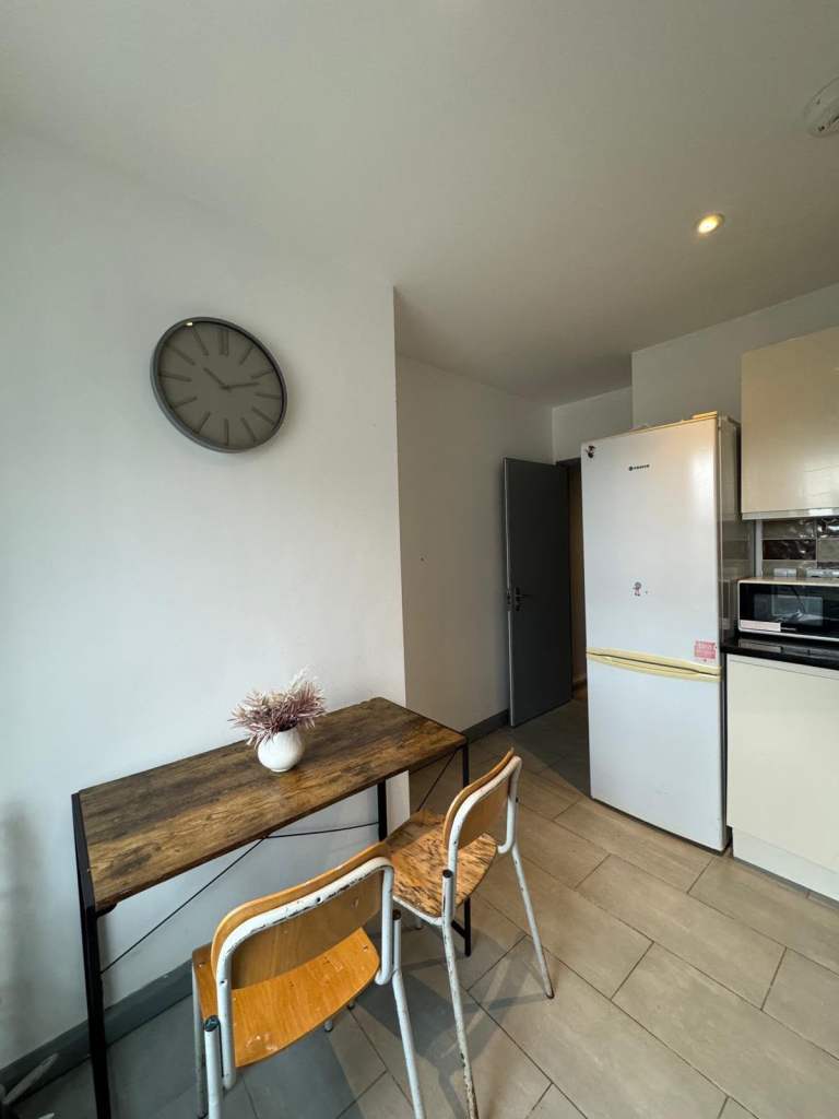 🏡 Spacious 2-Bedroom Flat to Rent nw1 