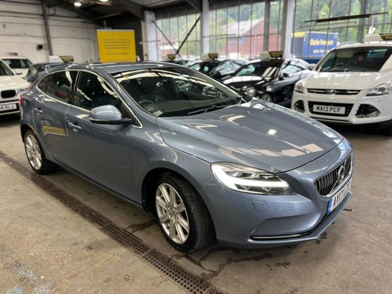 2017 Volvo V40 2.0 T2 Inscription Hatchback 5dr Petrol Manual Euro 6 (s/s) (122 ps) HATCHBACK Pet...
